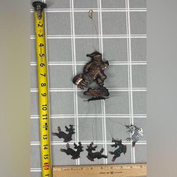 Vtg Santa & Reindeer Wind Chimes Rich Bronze Tone Metal Christmas Decor - Picture 10 of 12